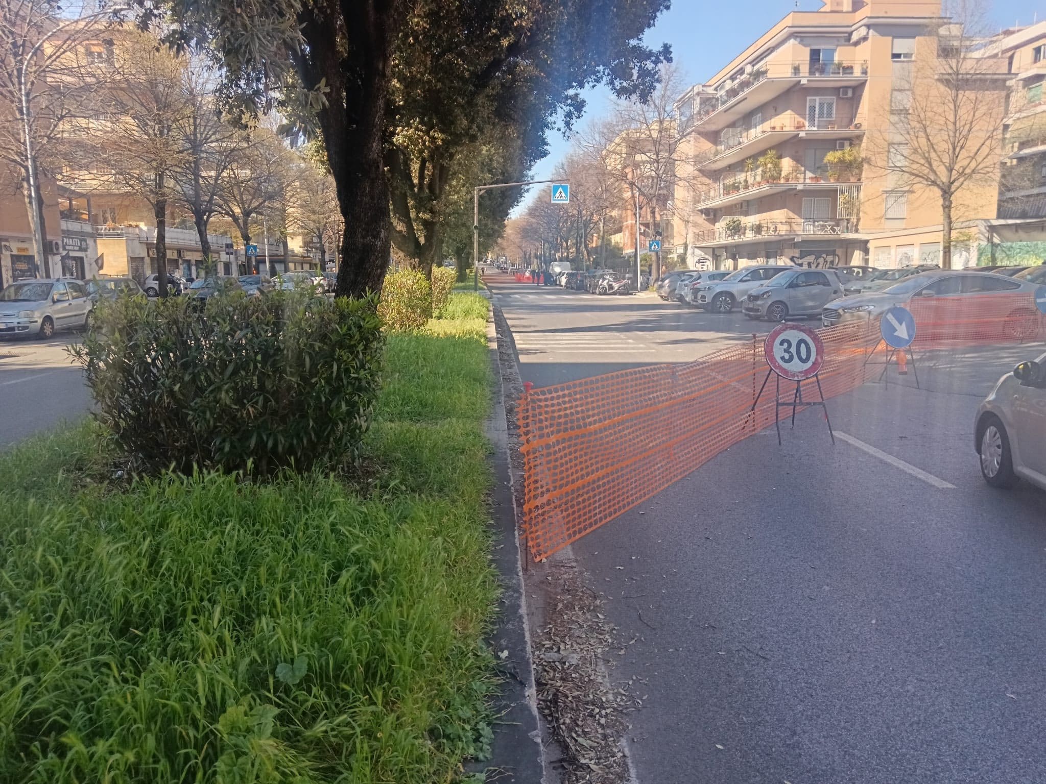 La strada chiusa in viale dei Colli Portuensi.