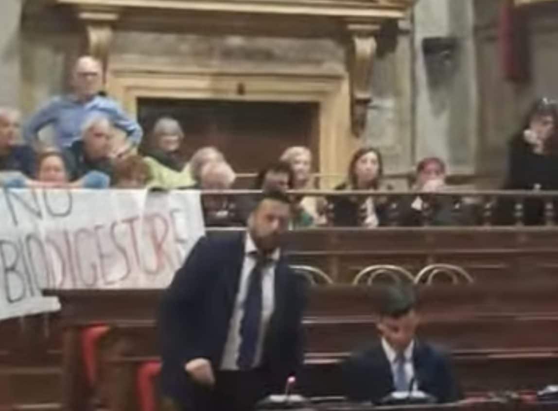 Biodigestore di Civitavecchia: i cittadini protestano, ma il Consiglio ignora la voce del territorio