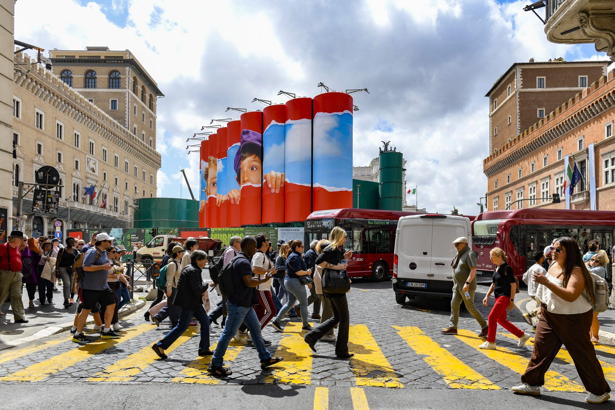 Come si inserisce nel tessuto urbano il murales sui silos.