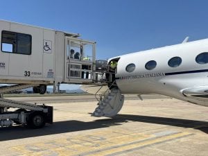 Bimba rischia di morire, trasportata da Cagliari a Roma con un volo dell’Aeronautica Militare