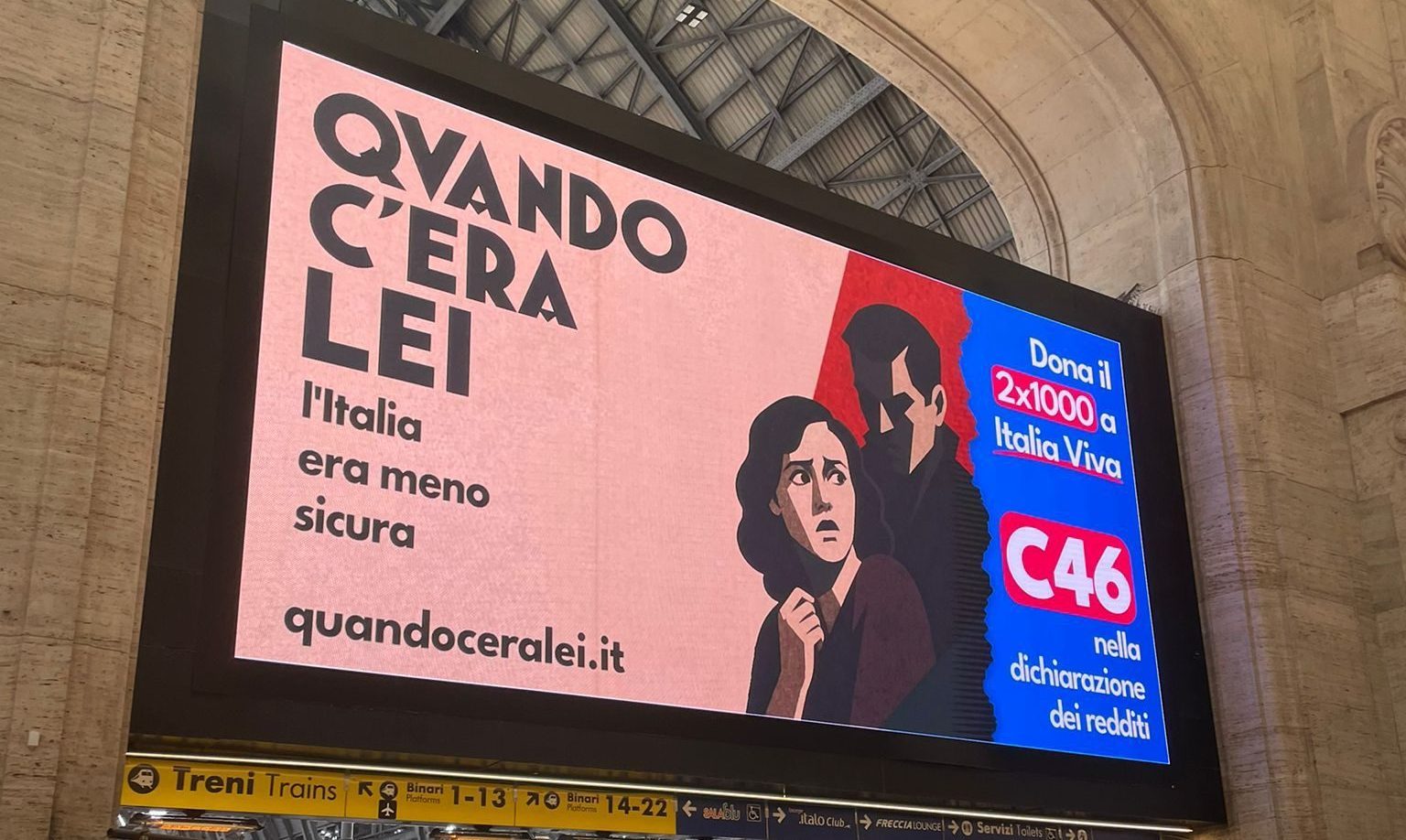 Cartellone ironico di Italia Viva a Stazione Centrale, Milano