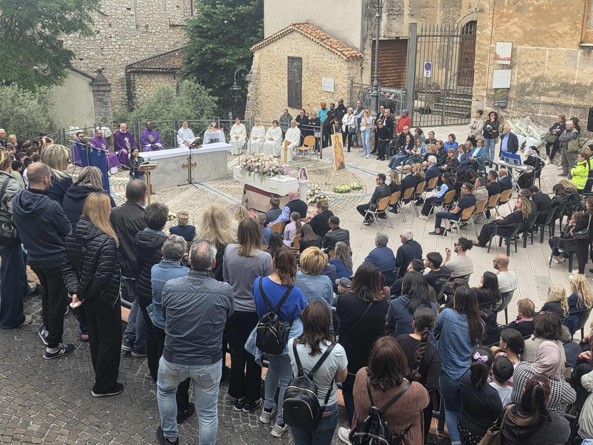 Piazza Garibaldi a Sonnino, funerali di Erica Carroccia