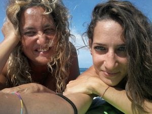 Ventiduenni morti in moto a Roma, la mamma di Elena Aubry: “Ogni volta rivivo il dramma di mia figlia”