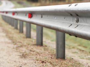 Moto si schianta contro guardrail sulla via Aurelia, muore un motociclista di 51 anni