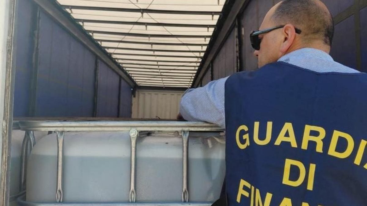 Il diesel sequestrato dalla guardia di finanza a Cassino