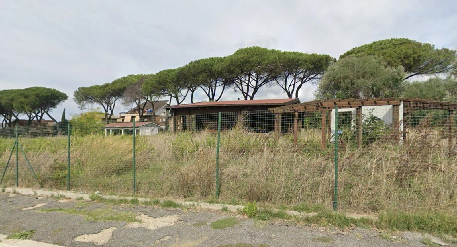 Caccia al mistero ad Acilia: ritrovato il corpo di un uomo in una baracca in fiamme.