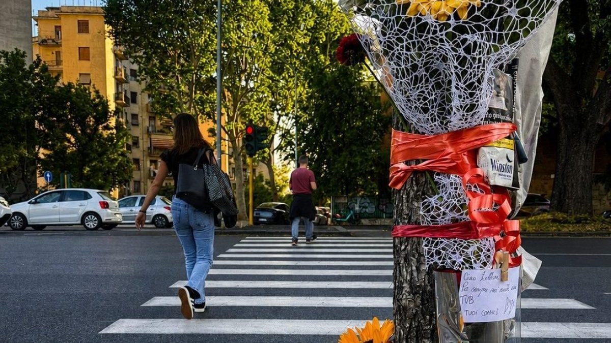 Fiori in memoria di Lorenzo Rapisardi e Gianluca Fino (foto da Facebook)