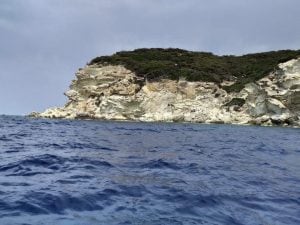 Sub trova un cadavere al largo di Ponza: corpo irriconoscibile, forse migrante morto in un naufragio