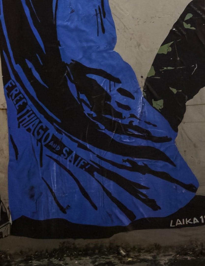 Un particolare del murale di Laika in via della Cordonata a Roma