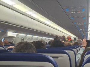 Passeggera si sente male e sviene su un volo da Lisbona a Roma Fiumicino: soccorsa con l’ossigeno