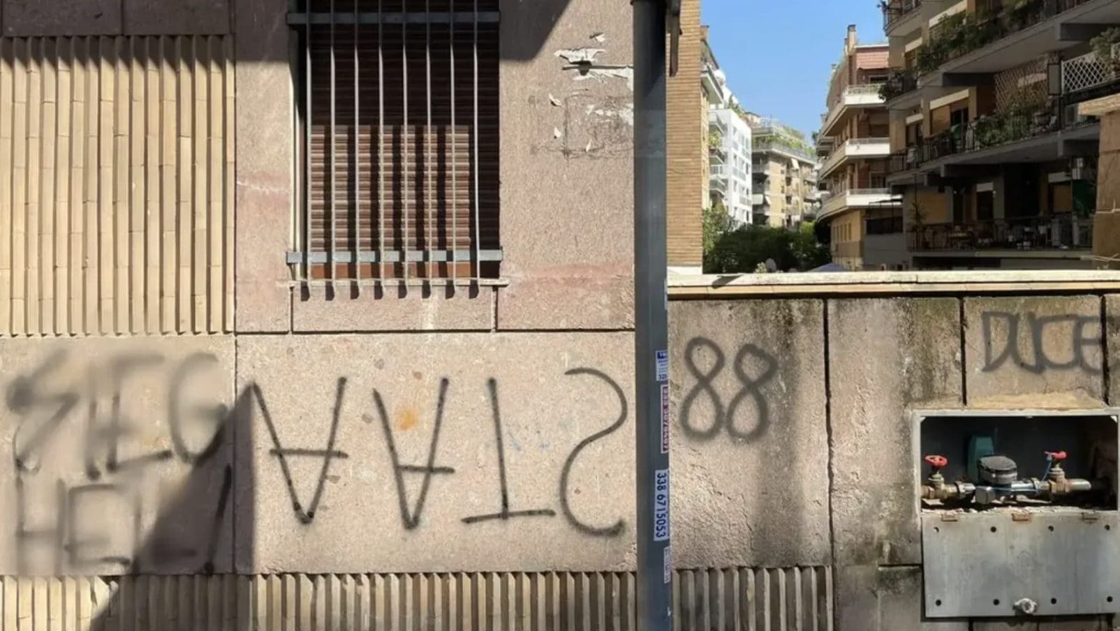 Alcune scritte comparse in zona Trieste–Salario