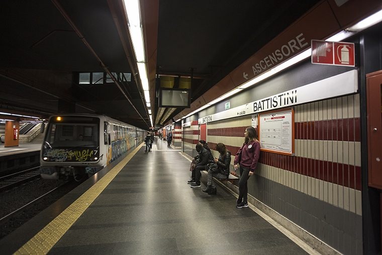 Roma bloccata: i cittadini chiedono come muoversi senza la Metro A