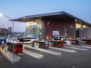 Stazione Tiburtina, 26enne ferito a coltellate è gravissimo: operato per estrarre una lama dalla schiena