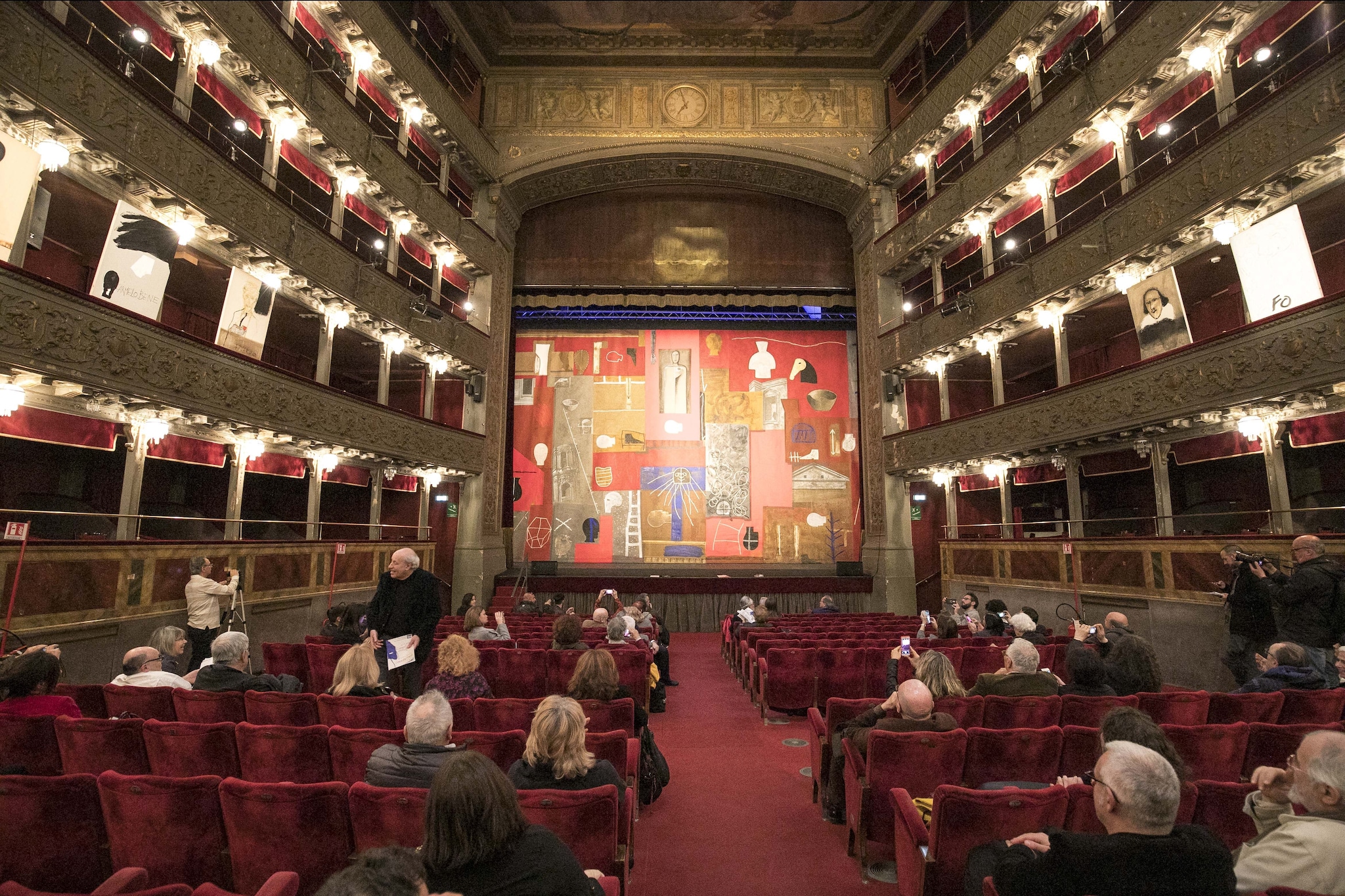 Teatro Valle riapre dopo anni: i romani chiedono ora più cultura e attenzione