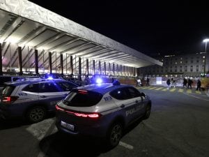 I picchiatori di stranieri e senzatetto a Termini sono militanti di Forza Nuova e Lotta Studentesca