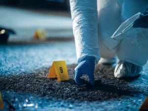 Aggressione all’Alberone, 26enne accoltellato da una banda e