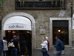 Caffè Greco, i gestori esultano dopo la sentenza d