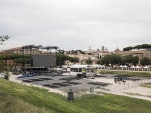 La protesta dei residenti dopo il concerto di Cremonini al C