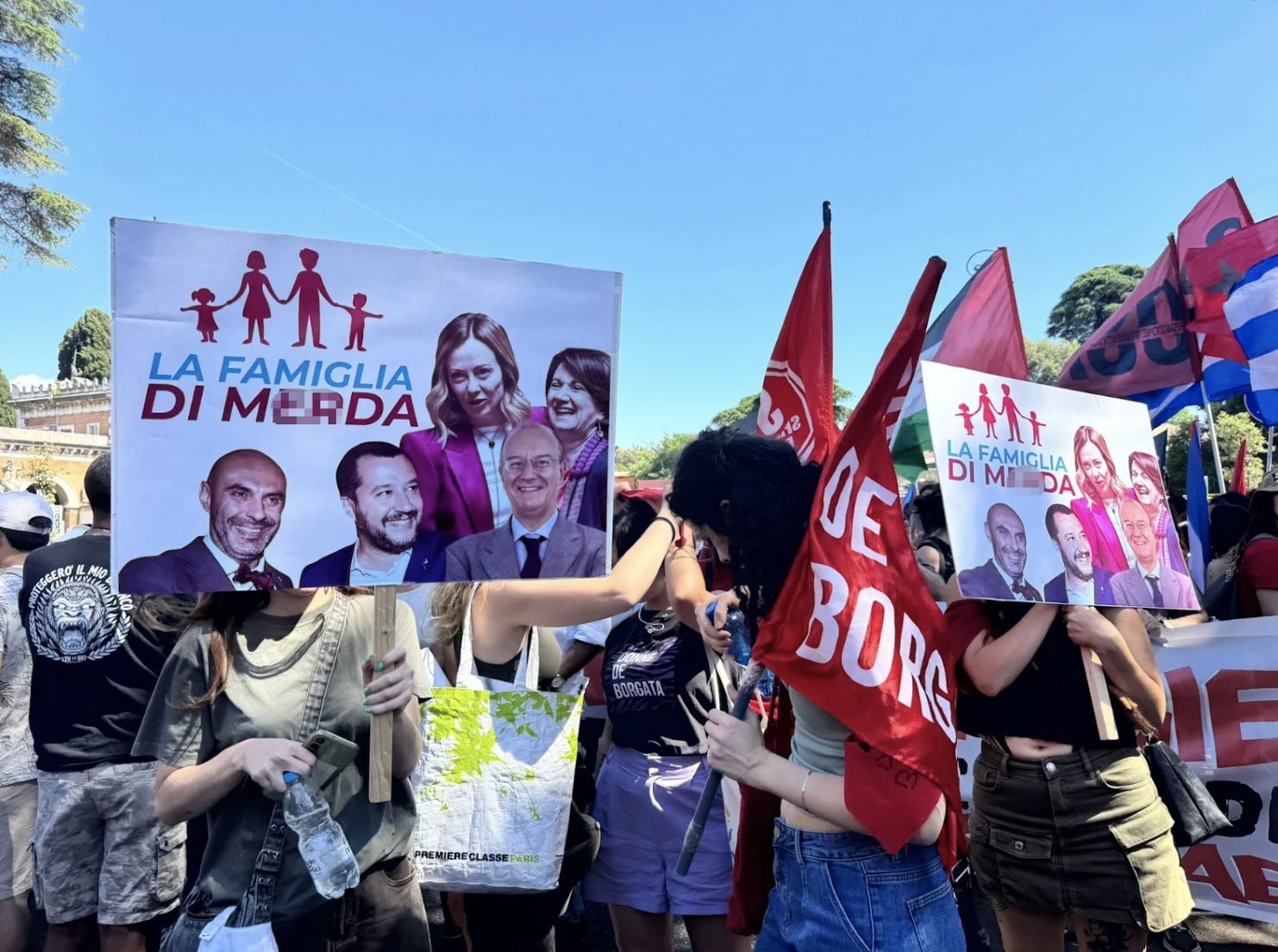 Il corteo contro la remigrazione al Verano
