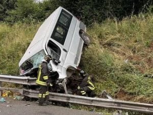 Tragedia sull’A1, schianto tra auto all’altezza di San Cesareo: un morto, autostrada chiusa verso Napoli