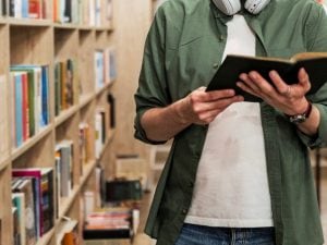 Comprava i Bonus Cultura dai giovani under18: denunciato un libraio di Colleferro, giro da 60mila euro