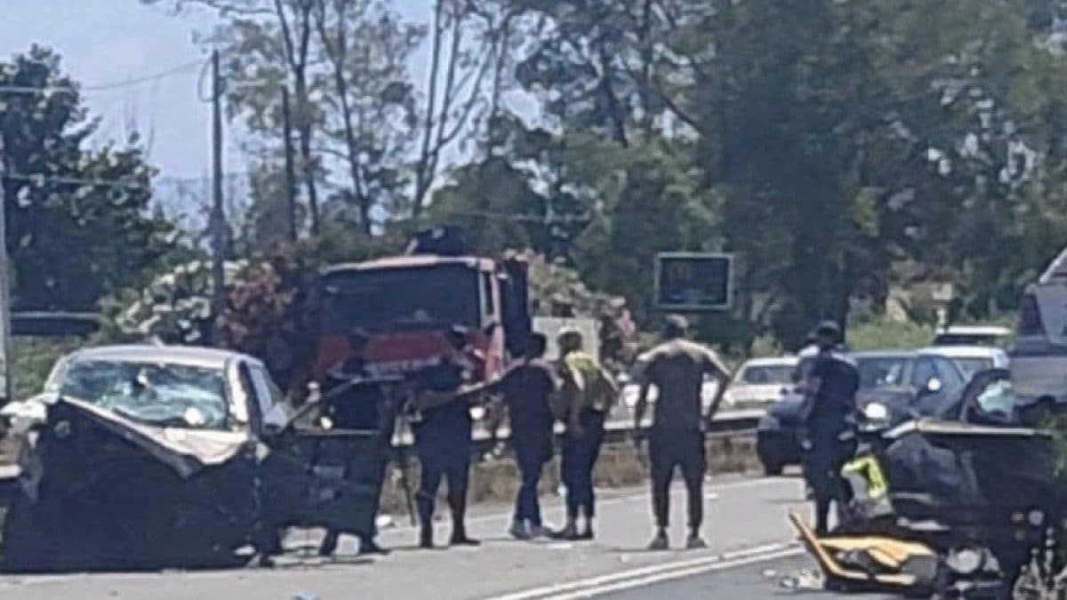 L’incidente in via Pontina a Latina (Foto dal Gruppo Facebook via Pontina)