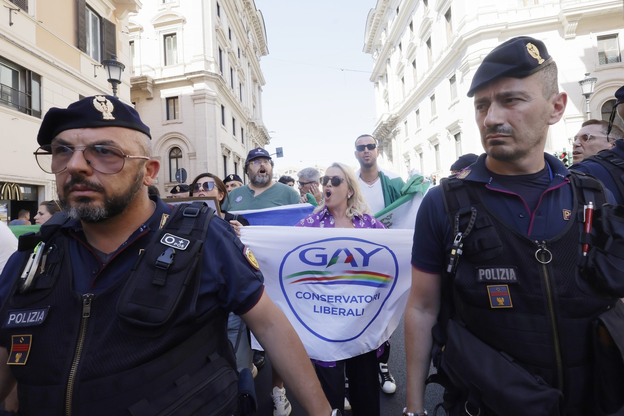 Mario Adinolfi con Francesca Pacale e il partito Gay Conservatori Liberali (foto da LaPresse)