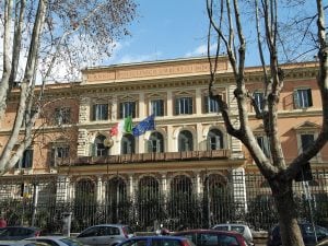 Detenuto minorenne tenta il suicidio in cella, poi evade dur