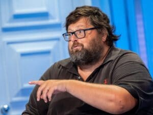 Mario Adinolfi resta agli arresti domiciliari