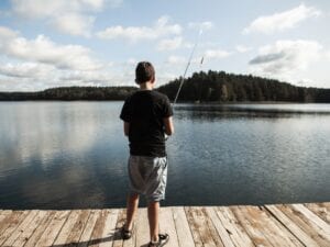 Muore quattordicenne folgorato durante la pesca