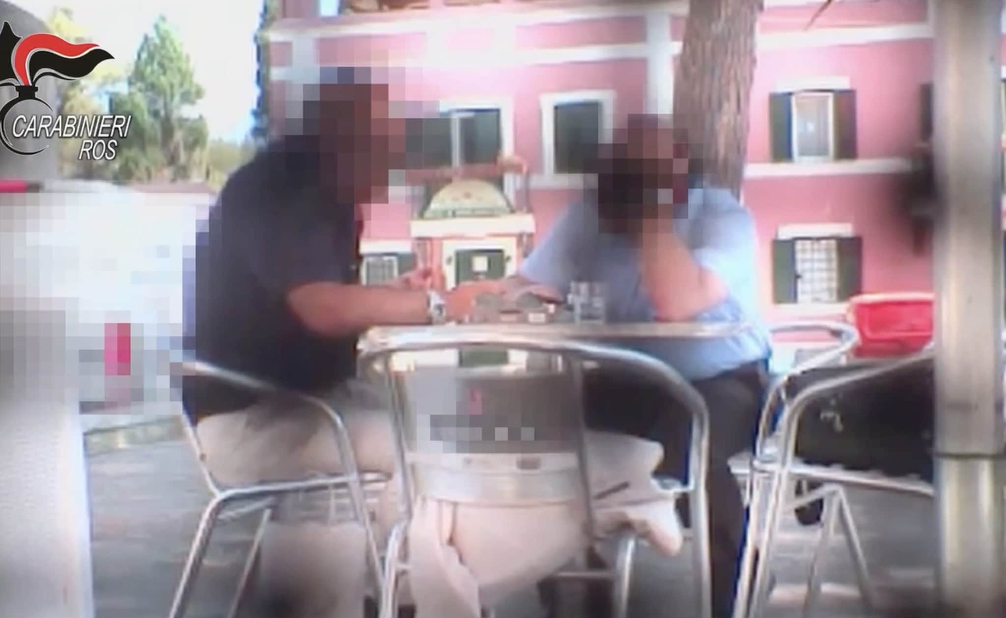 Vendevano segreti di Stato alla Russia per soldi: arrestato ex 007, coinvolti quattro militari
