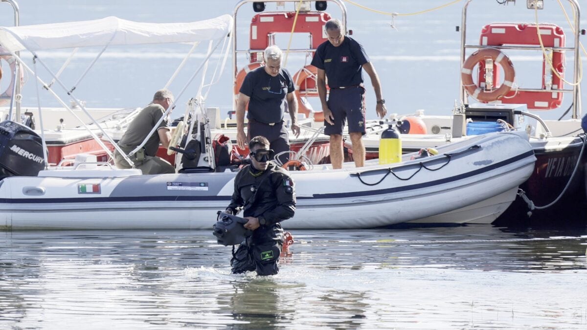 I soccorritori impegnati nelle ricerche al Lago di Vico