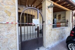 In casa trovate tante lettere per i familiari con le ultime volontà