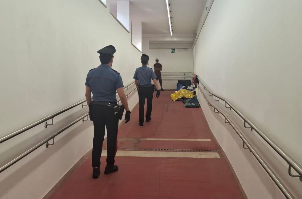 Ennesima tragedia della povertà a Roma: 58enne trovato morto nel sottopasso di Torricola