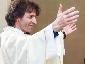Al via il processo di beatificazione di don Roberto Malgesini, il “prete degli ultimi” ucciso a Como