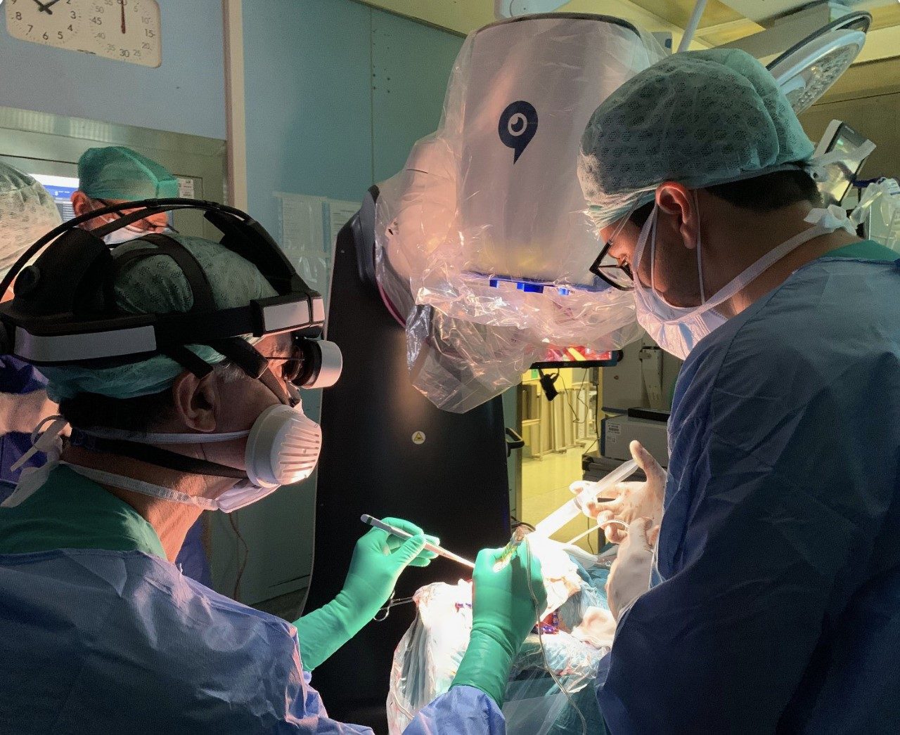 L’équipe medica del San Raffaele al lavoro con il robotiscopio