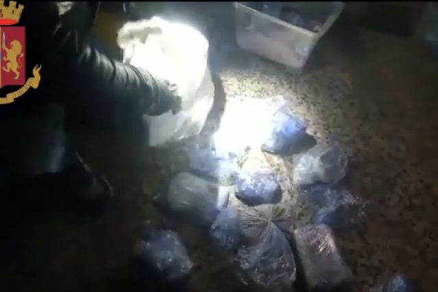 La droga trovata nel laboratorio (Fonte: Polizia)
