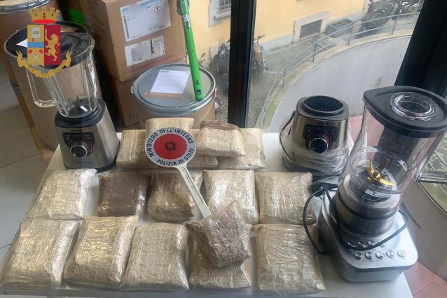 Il laboratorio di droga scoperto dalla polizia a Milano (Fonte: Questura)