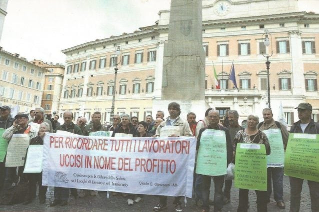 Il Comitato durante una vecchia manifestazione (Fonte:Facebook)