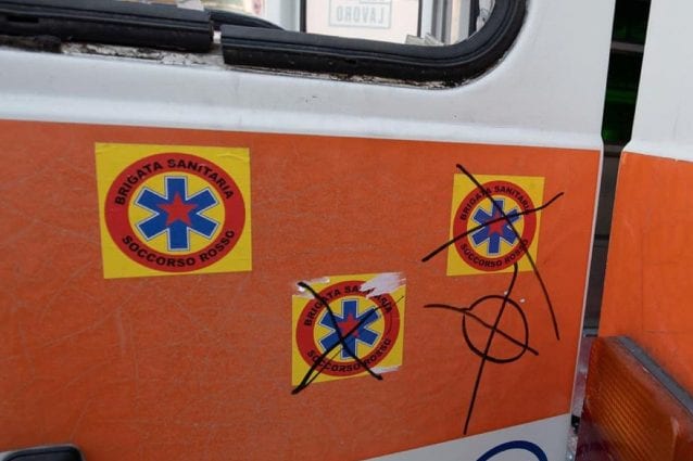Le croci celtiche sull’ambulanza della Brigata Sanitaria (Fonte: Facebook)