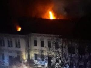 L’incendio (Foto via Facebook del Comitato di quartiere Insubria–Molise–Varsavia)