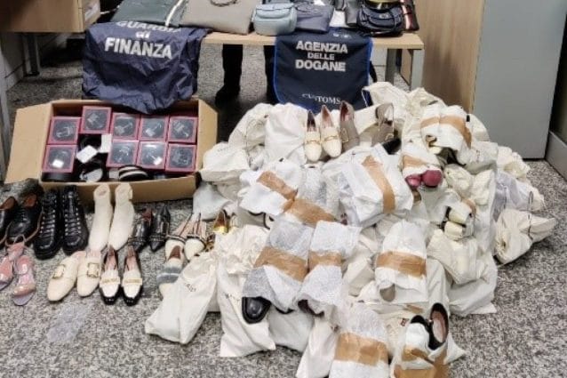 La merce trovata nell’auto delle due donne (Fonte: Guardia di finanza)