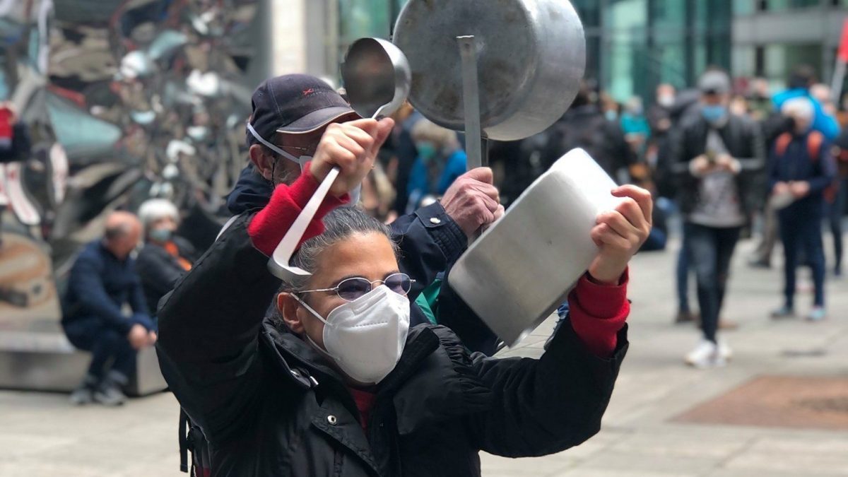 La pentolada sotto palazzo Lombardia (Fonte: I sentinelli)