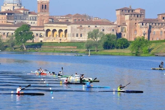 La nazionale di canoa velocità a Mantova (Fonte: FederCanoa)