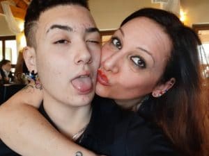 Filippo insieme alla madre in una foto postata dalla donna sui social