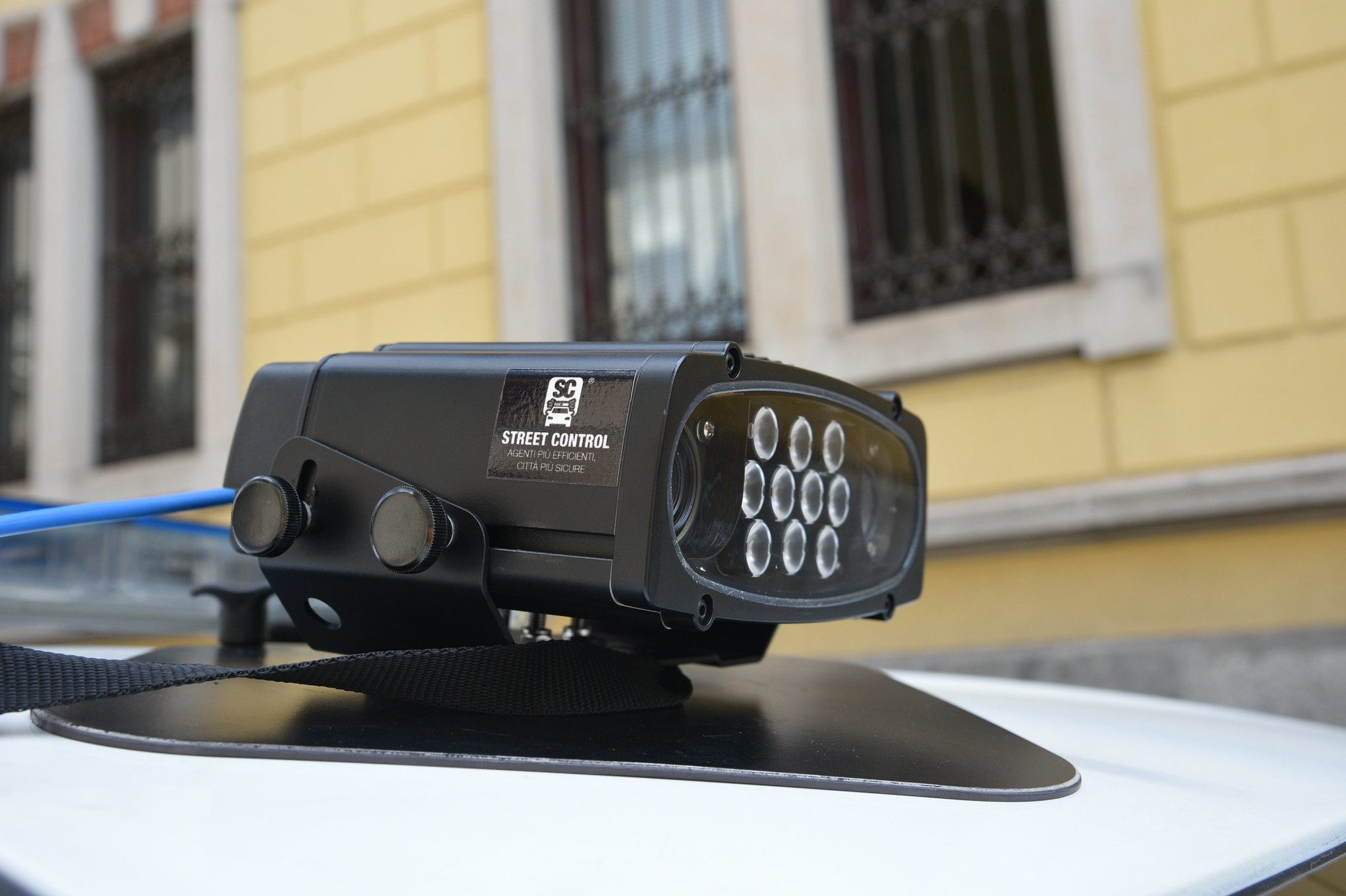 In foto il nuovo dispositivo montato sulle pattuglie della polizia Locale di Milano (Foto di Comune Milano)