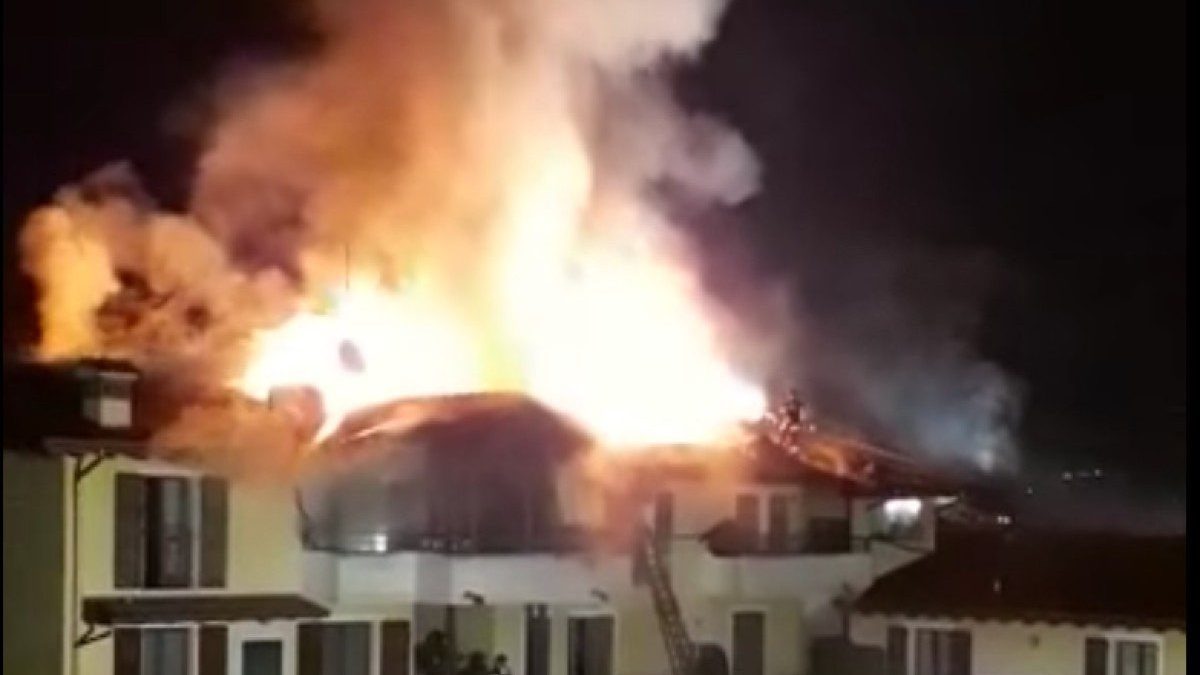 L’incendio nella palazzina (Fonte: Pier Rossi Facebook)