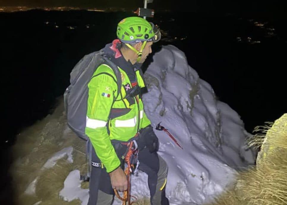 Precipita per 100 metri e muore in montagna: poco prima aveva perso la ...