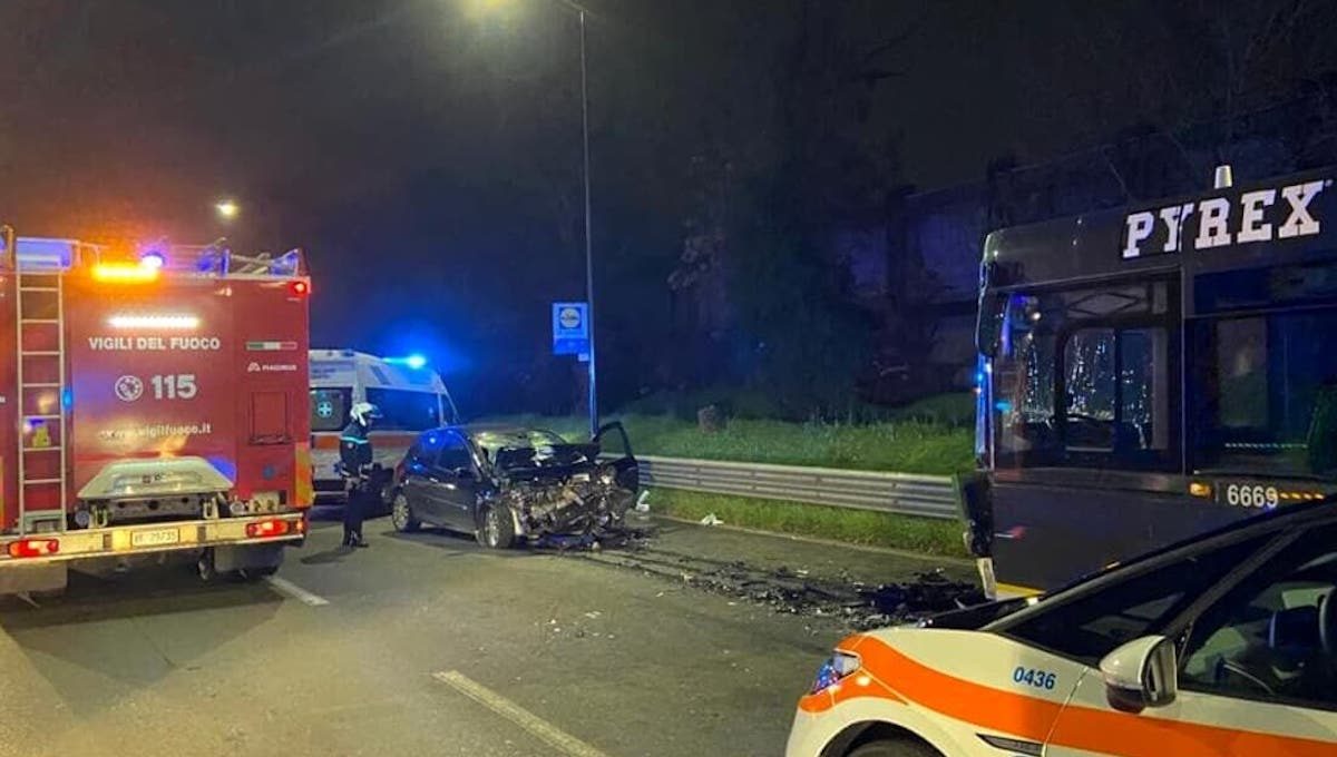 È morto l'automobilista che si è scontrato contro un autobus a Milano