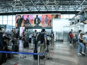 Rubarono il trolley con 240mila euro di gioielli alla moglie di Fabio Capello a Malpensa: condannate 4 persone